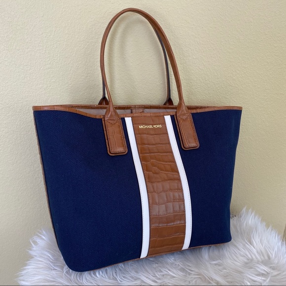 Michael Kors Handbags - Michael Kors large Greenwich LG EW shoulder tote